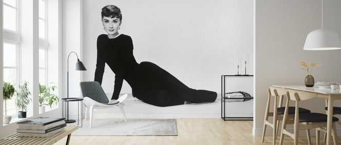 PHOTOWALL / Audrey Hepburn in Sabrina (e314863)