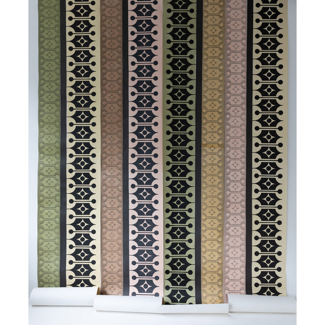Deborah Bowness / HEIRLOOM / Mark 14 wallpaper Autumn brown & Candy pink